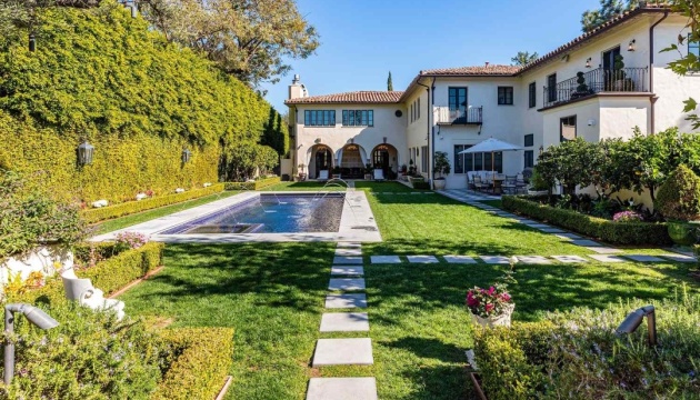 Дружина Оззі Осборна виставила на продаж сімейний будинок