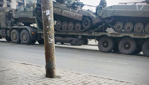 Andriushchenko: Los rusos trasladan equipo militar a través de Mariúpol hacia Guliaypole