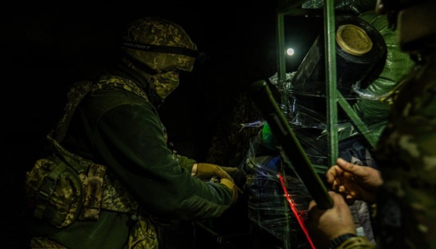 Десантники знищили російську гармату Д-30 у Мирнограді на Донеччині