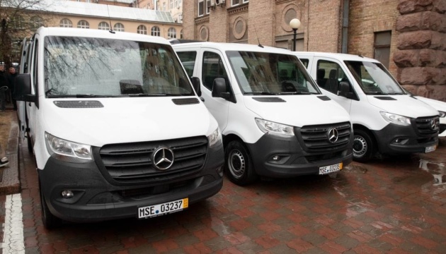 Київ отримав від німецьких партнерів нові спеціалізовані мікроавтобуси для соцобслуговування