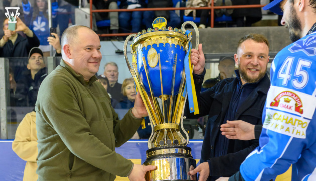 Відомі володарі індивідуальних призів чеемпіонату України з хокею