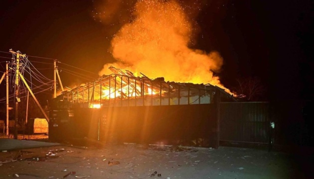 Zaporizhzhia bölgesinde insansız hava aracı saldırısıyla yok edilen Nova Poshta şubesi