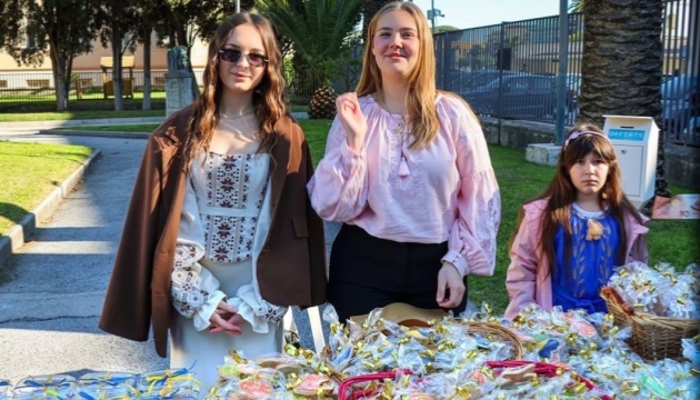 В італійських Помпеях молодь зібрала 2000 євро на благодійному ярмарку