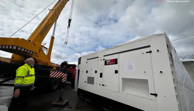 Від початку року Фундація Олени Зеленської передала різним регіонам України 92 генератори