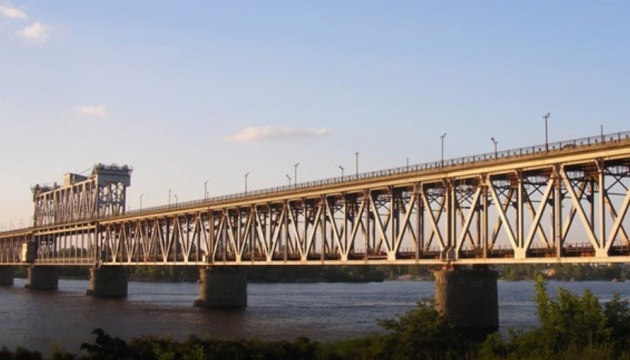 У Кременчуці з 14 квітня тимчасово обмежать рух мостом через Дніпро