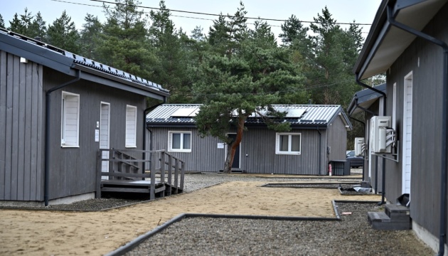 На Буковині відкрили модульне містечко для переселенців на 120 місць