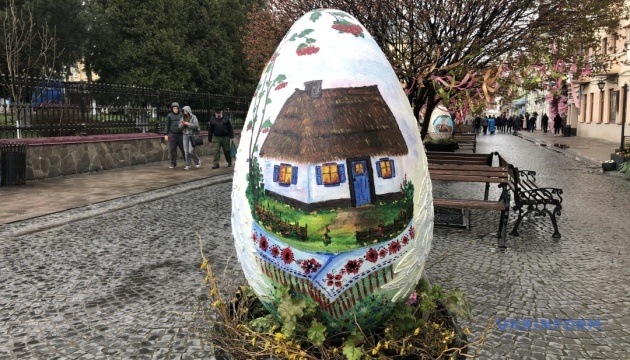 У Чернівцях обирають найкрасивішу артписанку