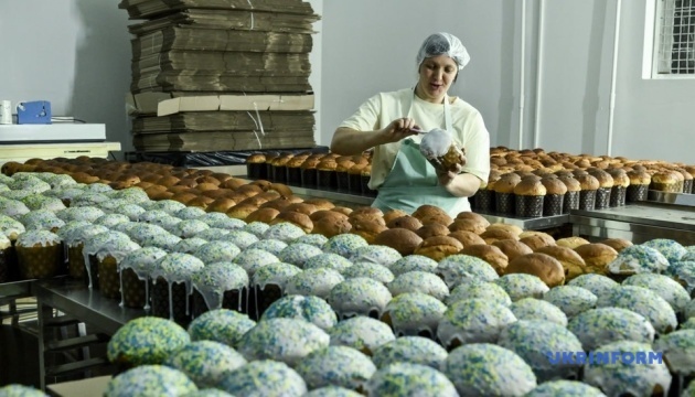 Родина підприємців з Мелітополя відкрила пекарні у Запоріжжі та готує паски для прифронтових громад
