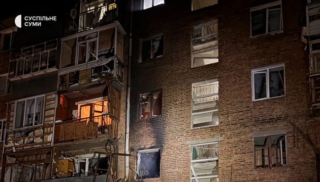 İşgalciler Sumy'deki yüksek binaya drone ile saldırdı, ölü ve yaralılar var