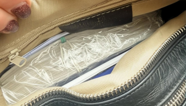 У Чернівцях затримали жінку, яка обіцяла військовозобов'язаному оформити інвалідність за $25 тисяч