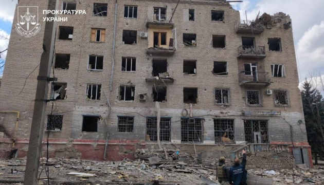 Russians drop FAB-250 on central Kramatorsk, wounding 10