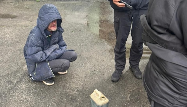 У Києві поліція затримала підозрюваного у пошкодженні авто народного депутата Гузя