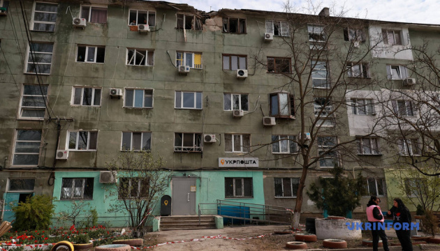 Rusos atacan con FAB-250 el centro de Kramatorsk, dejando 10 heridos