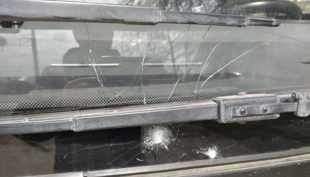 Ruslar Kherson'da bir minibüs ve araca drone ile saldırdı, ölü ve yaralılar bildirildi.