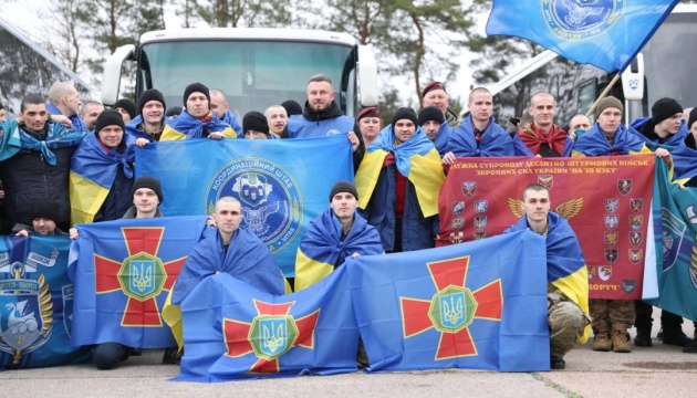 В Україну у суботу повернулися 40 захисників із системи МВС - Клименко