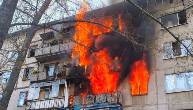 Rusya'nın insansız hava aracı saldırısı Druzhkivka'daki bir konut binasını ateşe verdi