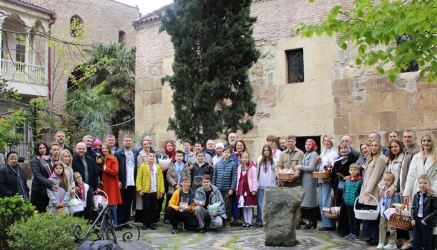 У Грузії українська громада та дипломати зустріли Великдень спільною молитвою за Україну