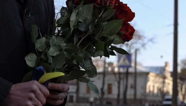 Роковини трагедії: у Сумах вшановують памʼять 35 загиблих від удару РФ на Вербну неділю