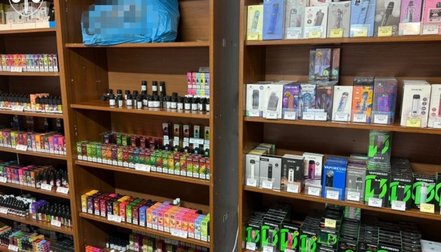 Провели 70 обшуків у п’яти областях: в Україні викрили нелегальне виробництво вейпів
