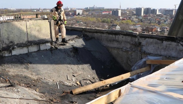 У Полтаві демонтують пошкоджені обстрілом конструкції багатоповерхівки