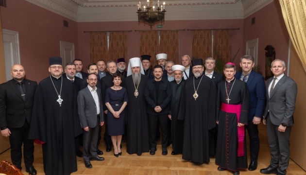 Зеленський зустрівся з членами Всеукраїнської ради церков і релігійних організацій