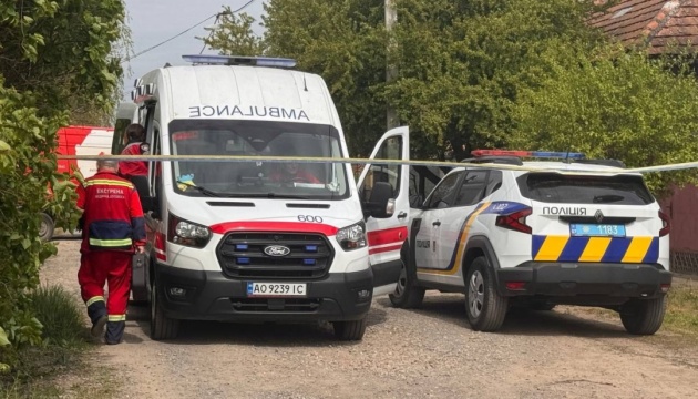 На Закарпатті озброєний чоловік викрав жінку з дитиною, при спробі затримання стріляв у поліцейського