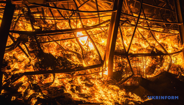 Saporischschja: Durch feindlichen Angriff eine Frau getötet, Häuser und ein Unternehmen beschädigt