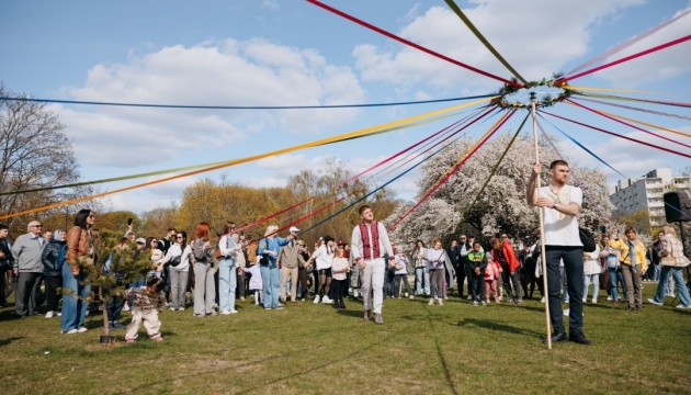 У столиці Польщі організували гаївки за участю сотень українців