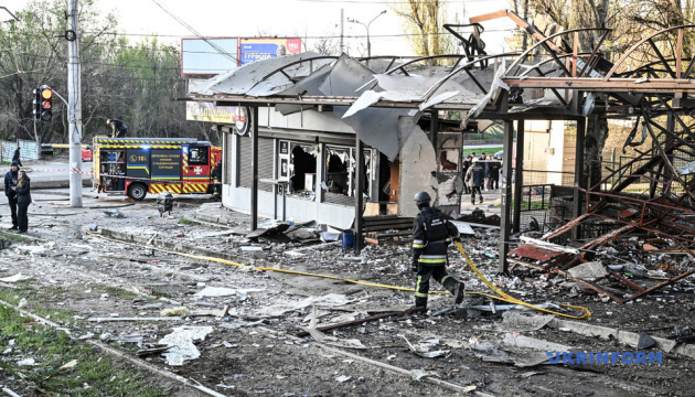 У Запоріжжі внаслідок ворожого удару загинула жінка, пошкоджені будинки та підприємство