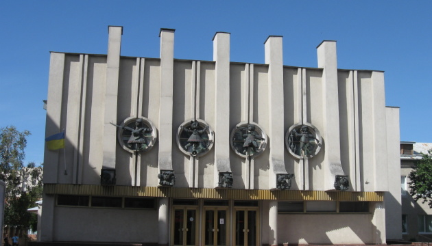 Рівненський театр ляльок готує виставу для дітей з інвалідністю, оголошений кастинг на Барбі