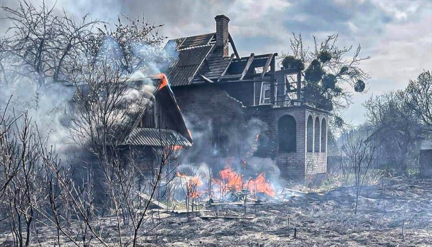 У селі на Львівщині через займання сухостою згоріли чотири будинки, є загиблий