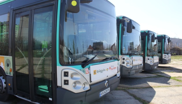 Громада на Київщині отримала чотири автобуси від партнерів із Франції