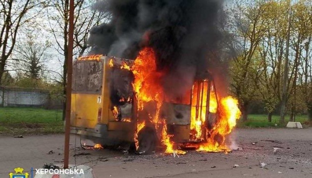 Росіяни безпілотником атакували маршрутку у Херсоні