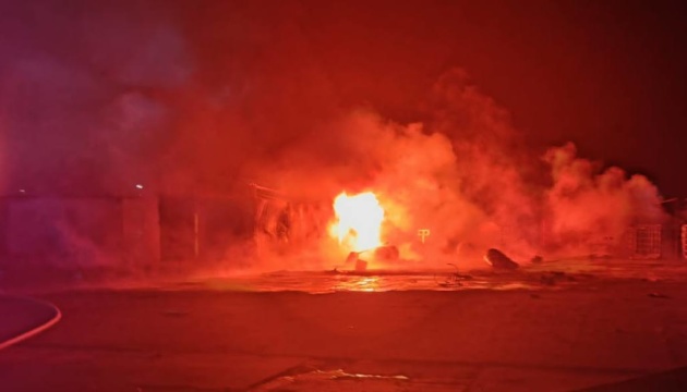 Атака дронів: на Одещині пошкоджені портове обладнання та будинки, горів заповідник