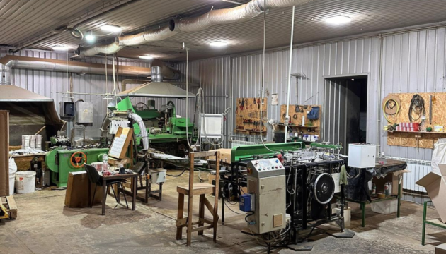 Перетворив легальний завод у Кременчуці на підпільний цех: співвласник тютюнової компанії отримав підозру