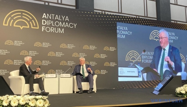 أعلن سيبيها عن تعزيز أوكرانيا لموقفها على خطوط المواجهة في منتدى بتركيا