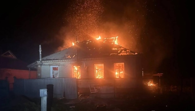 Загарбники вдарили дроном по будинку в Богодухові - двоє постраждалих