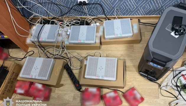 Поліція викрила угруповання, яке організувало ботоферму для вимагання «криптоборгів»