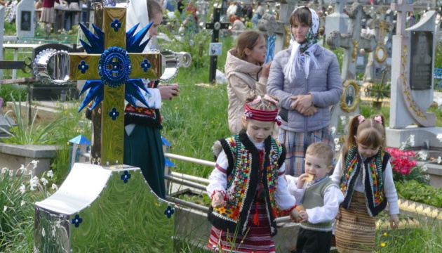 Поминальний тиждень: традиція, що тримає зв’язок поколінь