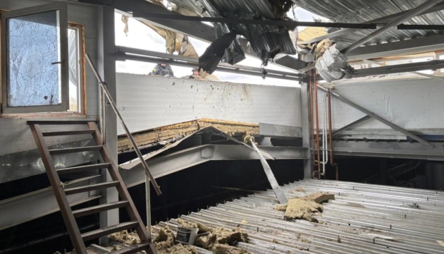 Росіяни вдарили дроном «Молнія» по м'ясокомбінату на Харківщині, троє постраждалих