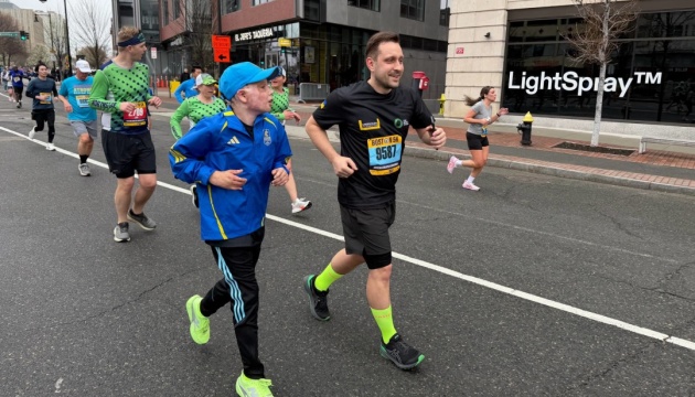 Постраждалий через ракетний удар по Вінниці хлопчик взяв участь у Бостонському марафоні