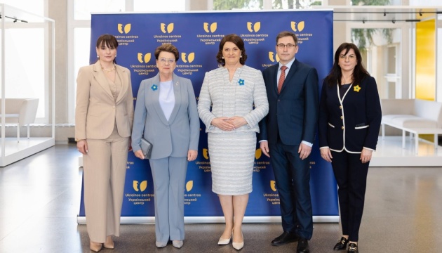Український центр у Вільнюсі відвідали перші леді Литви та Естонії