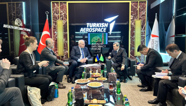 Sybiha: Las empresas ucranianas están interesadas en realizar proyectos de construcción a gran escala en Turkmenistán