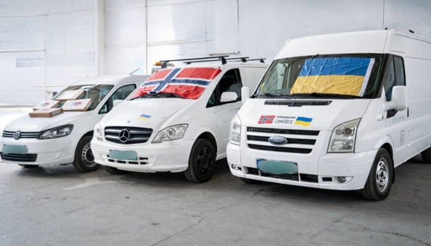 Херсонська громада отримала шість автомобілів від норвезьких партнерів