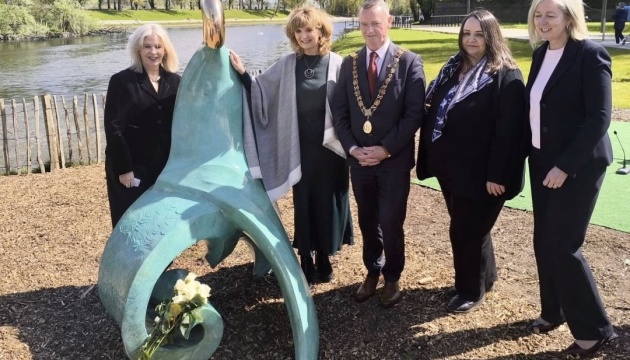 В ірландському Корку відкрили меморіал «Мати Чорнобиля»

