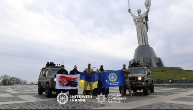 СКУ передав парамедикам Донеччини броньовані швидкі з системами РЕБ