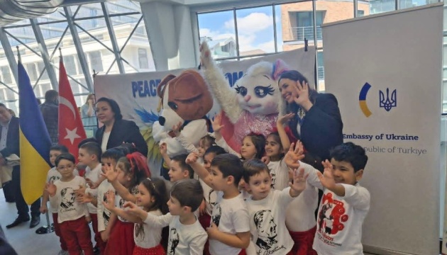 В Анкарі українська громада провела творчі заходи для турецьких дітей до національного свята