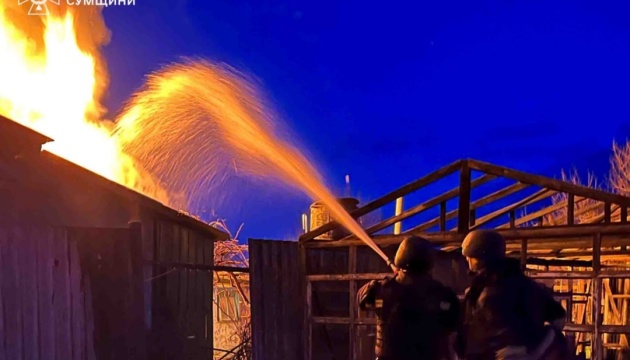 У Глухові ліквідували масштабну пожежу після нічної атаки росіян