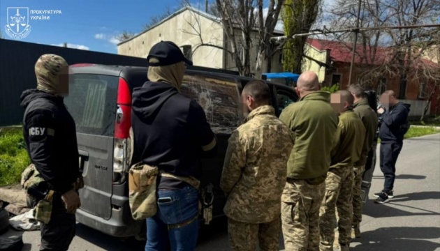 Били, вимагали гроші і погрожували передовою: стали відомі подробиці затримання працівників ТЦК в Одесі