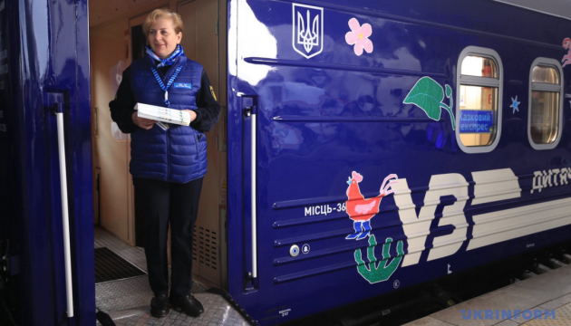 Поїзди Львів - Одеса та Харків - Івано-Франківськ отримають оновлені дитячі вагони
